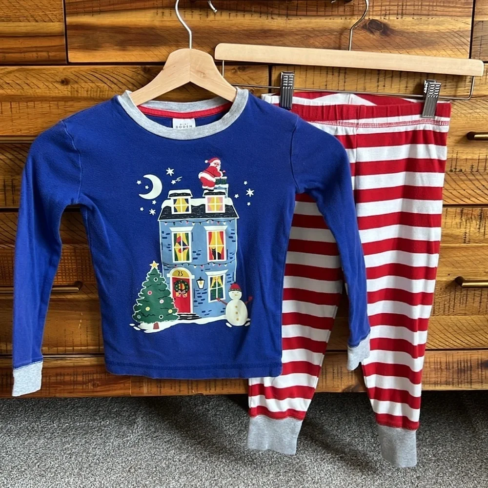 Mini Boden Boys Christmas Pajamas Festive Blue and Red Kids Pajamas 🎅🏼🌲